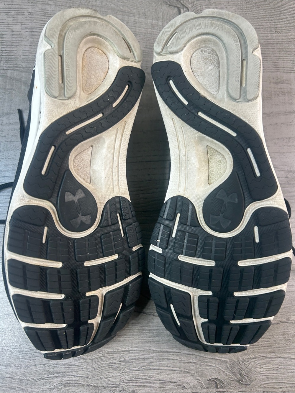 Under Armour Black and White Athletic Sneakers Size 10 Men’s - Picture 8 of 9